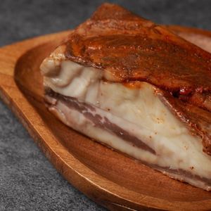 Жир копченый из брюшной конины.jpg