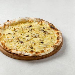 Пицца с грушей и горгандзолой с трюфелем.jpg