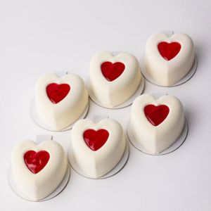 Пирожное белое сердце в сердце 1.jpg