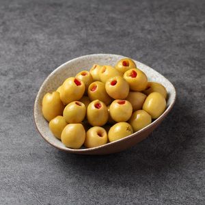 Оливки зеленые, фаршированные красным сладким перцем, в рассоле.jpg