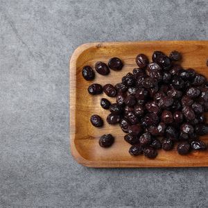 Маслины черные вяленые натуральные с косточкой на развес.jpg