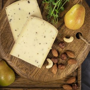 Сыр Раклет сливочный с трюфелем на развес.jpg