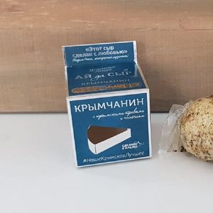 Сыр Крымчанин с крымскими травами и чесноком.jpg