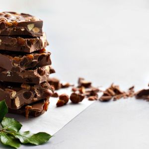 Шоколад купаж 70% с карамелизированным орехом.jpg