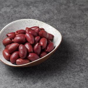 Оливки Каламата без косточки в рассоле на развес.jpg