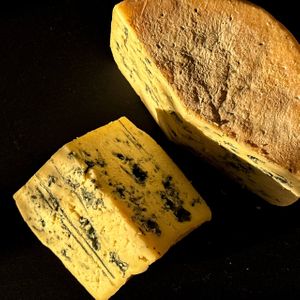 gorgonzola bulatov syr.jpg
