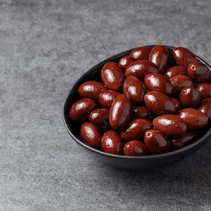 Оливки коричневые Гигант с косточкой в рассоле.jpg