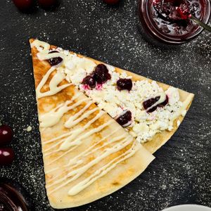 Блин с творогом и вишней (1).jpg