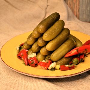 Огурцы соленые острые бочковые .jpg