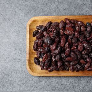 Маслины Каламата с косточкой вяленые на развес.jpg