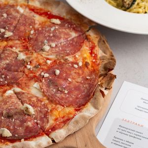 Пицца салями Милано с трюфелем.JPG