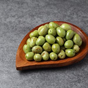 Оливки изумрудные Чупадедос с косточкой в пряном маринаде.jpg