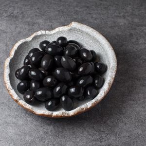 Маслины черные с косточкой в рассоле на развес.jpg