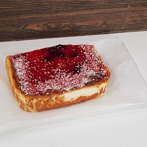 запеканка с ягодным желе и изюмом.jpg