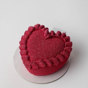 Пирожное сердце с рюшами и блестками.jpg