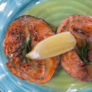 Медальоны из семги в апельсиновом соусе.jpg