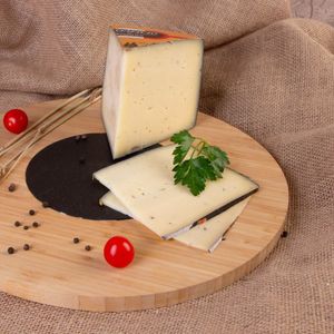 Сыр Монтазио с черным трюфелем.jpg