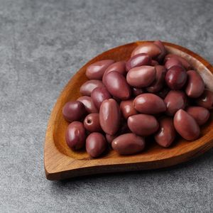 Оливки Каламата с косточкой на развес.jpg