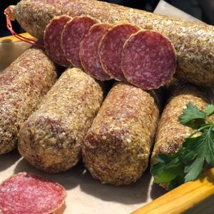 Колбаса сырокопченая Салями в чесноке на развес.jpg