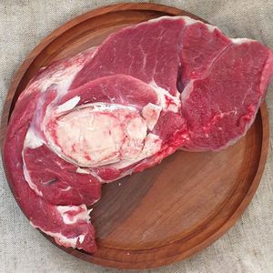 Лопатка говяжья на кости.jpg