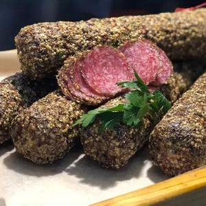 Колбаса сырокопченая Салями в перце.webp