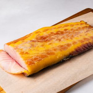 Осетр холодного копчения.jpg