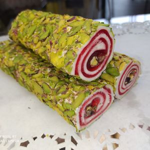 Лукум молочно-гранатовый рулет.jpeg