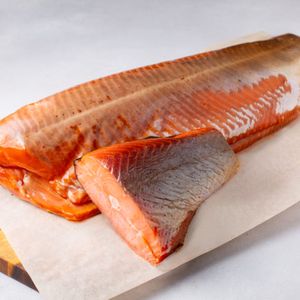 Чавыча холодного копчения на кости.jpg