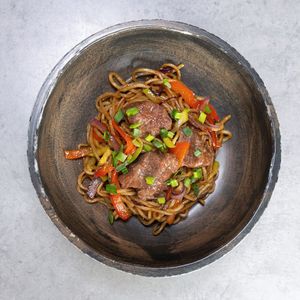 Лапша рамен с говяжьими щечками.jpg