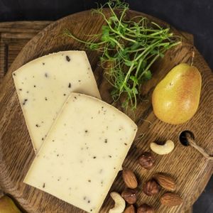 Сыр Раклет сливочный с трюфелем на развес.jpg