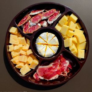 тарелка сыно-мясная.jpg