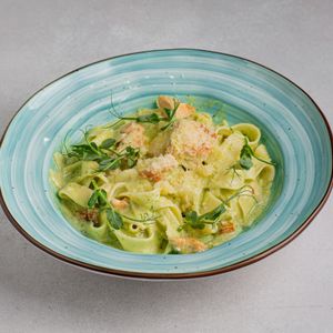 Феттуччини с лососем.jpg