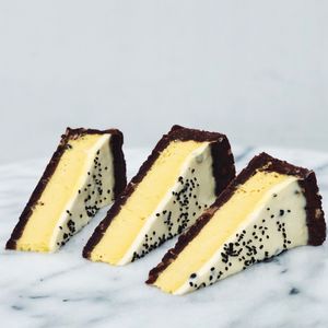 Манго чизкейк с кремом из маракуйи на песочном корже с имбирем и миндалем.jpeg