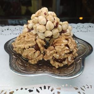 Атом с грецким орехом фундуком.jpeg