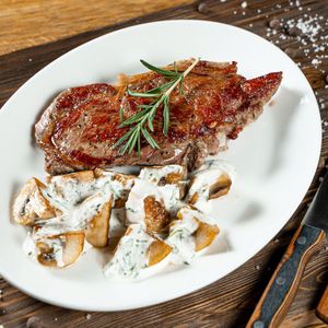 нью-йорк стейк с шампьонами .jpg