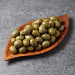 Оливки зеленые коктейльные с косточкой в рассоле.jpg