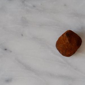 Трюфельная конфета с вяленым инжиром и трюфельным маслом.jpeg