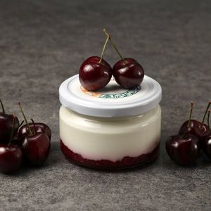 Йогурт натуральный по-гречески Вишня.jpg