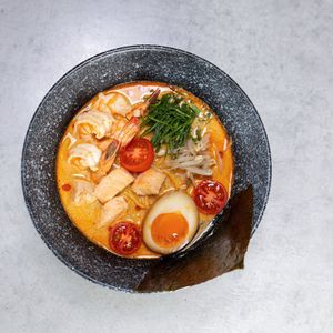 Том ям рамен Лосось и креветки.jpg