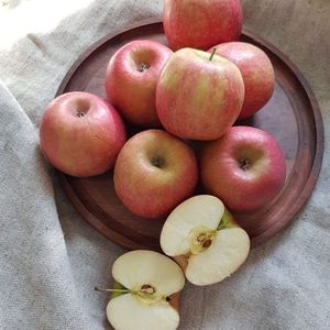 яблоки розовая леди.jpg