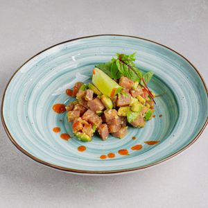 тар-тар из тунца и авокадо.jpg