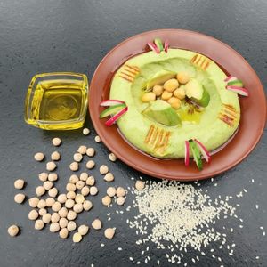 Хумус с авокадо и шпинатом.jpeg