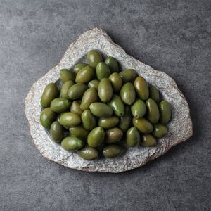 Оливки изумрудные Белла ди Чериньола с косточкой в рассоле на развес.jpg