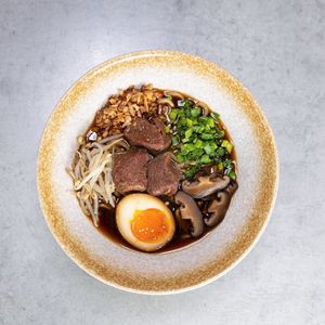 Гюкоцу рамен Томленые щечки.jpg