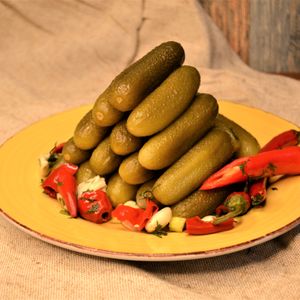 Огурцы соленые острые бочковые .jpg