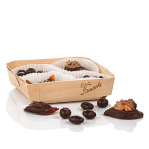 Лукошко ассорти слива, драже фундук, драже миндаль и финик в шоколаде.jpg