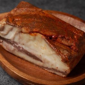 Жир копченый из брюшной конины на развес.jpg