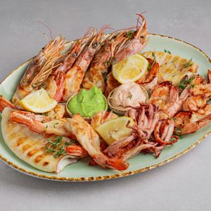 Ассорти из морепродуктов.jpg