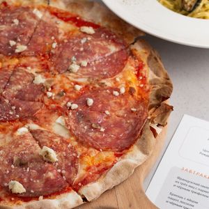 Пицца салями Милано с трюфелем.JPG