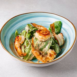 Салат с креветками и авокадо.jpg